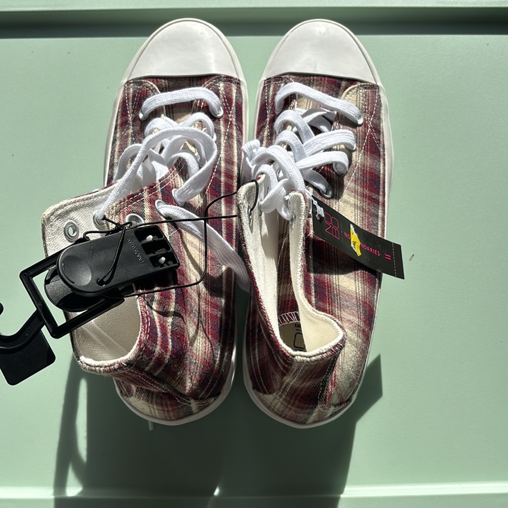 Women’s Plaid Sneaker - Picture 3 of 5